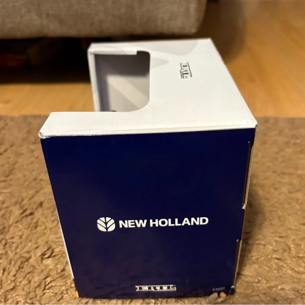1/32 New Holland Blue TH7.42 Telehandler With Bucket & Forks NEW Tractor Toy